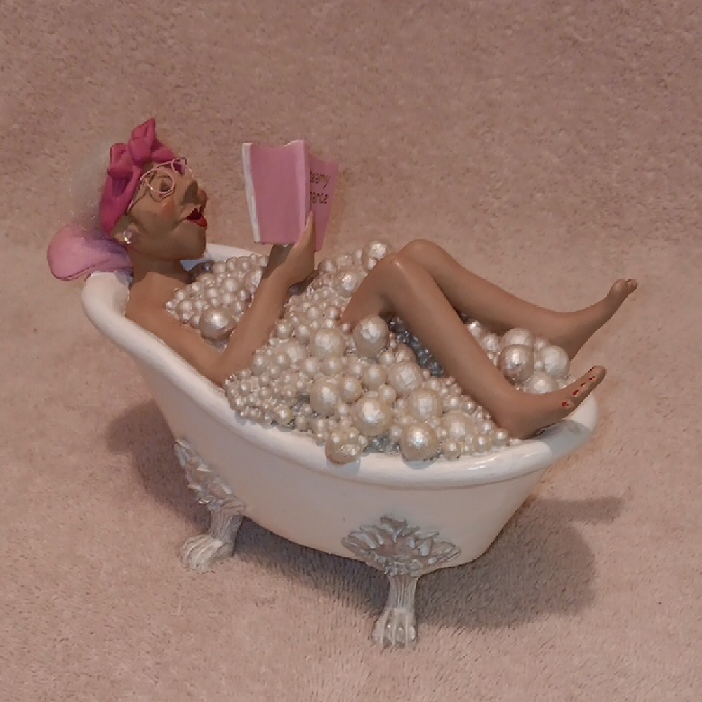 Vintage Nancy Williams Charming Figurine in Bathtub with Pearls 2002. 3/25